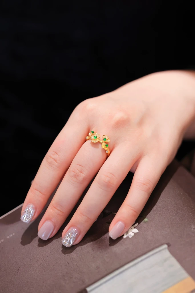 A new, delicate version of the plum blossom ring...