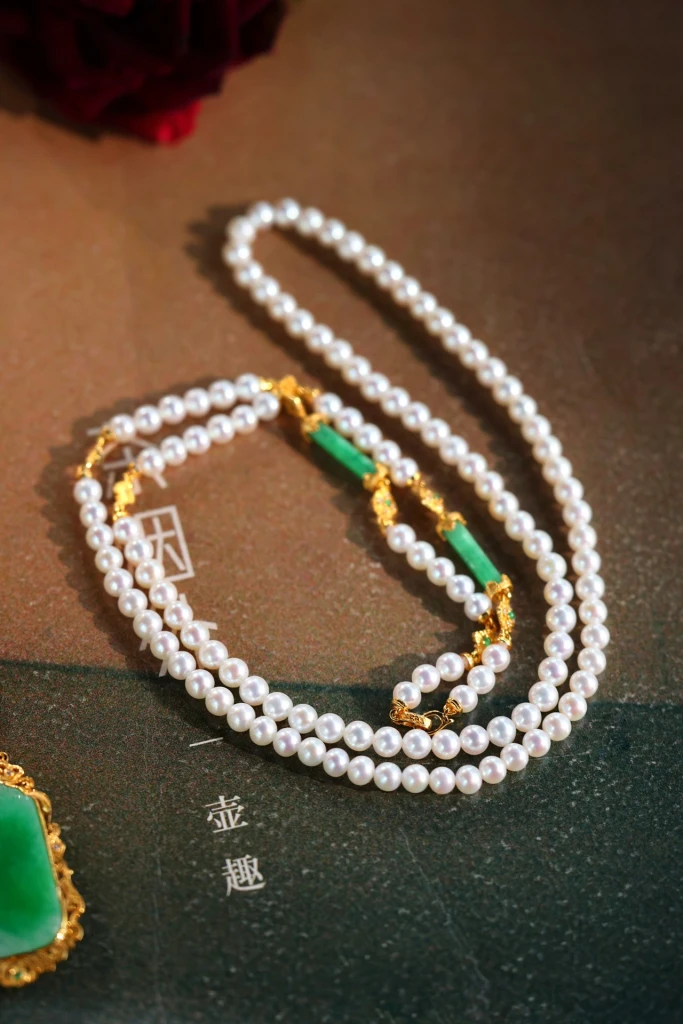 Ditch those boring pearl necklaces! This designe...