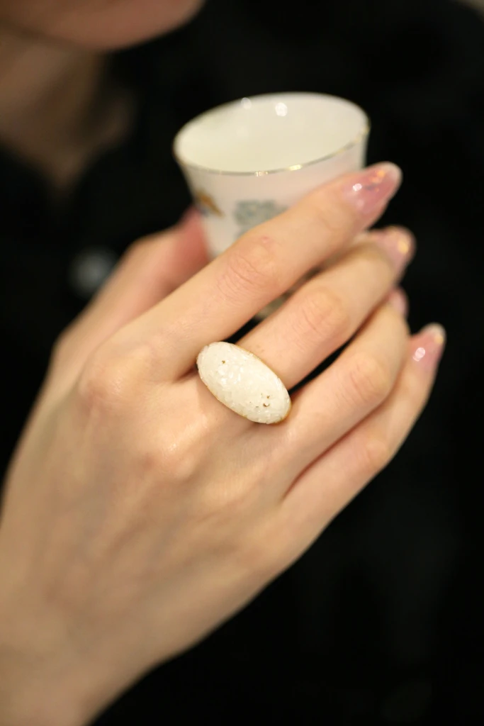 The long-awaited white jade incense pouch ring w...