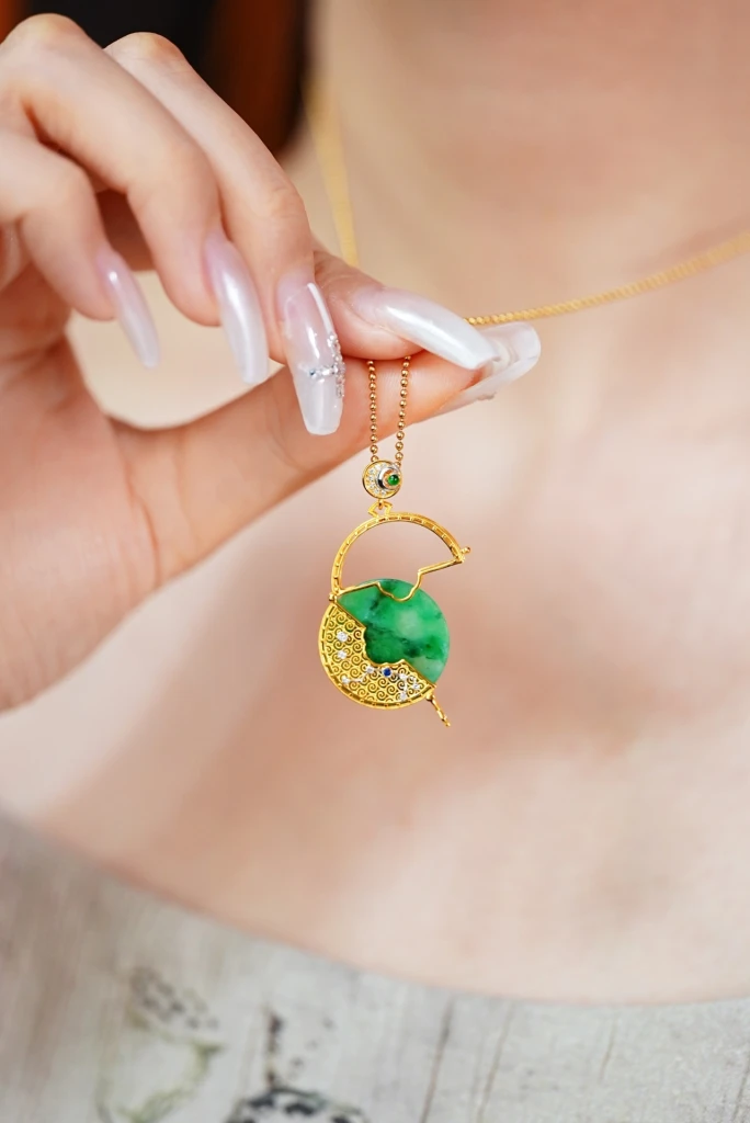 This stunning jade necklace is full of surprises...