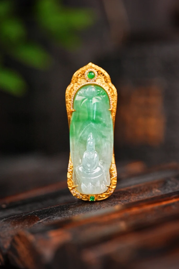 Jade Guanyin, der Beschützer des Friedens. Berge...