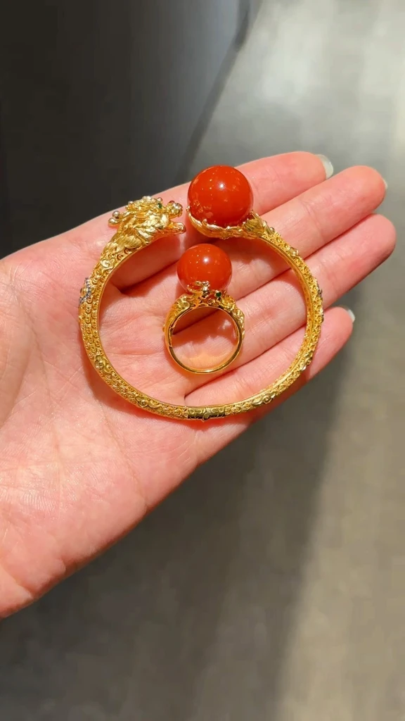 Este conjunto de pulsera y anillo es realmente i...