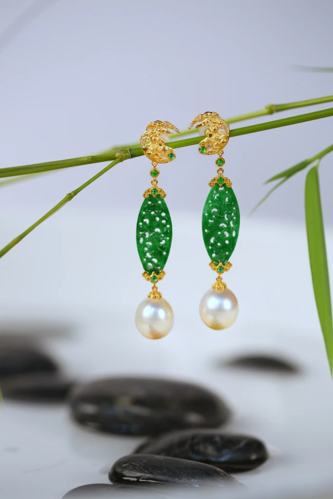 These floral drop earrings are perfect for those...