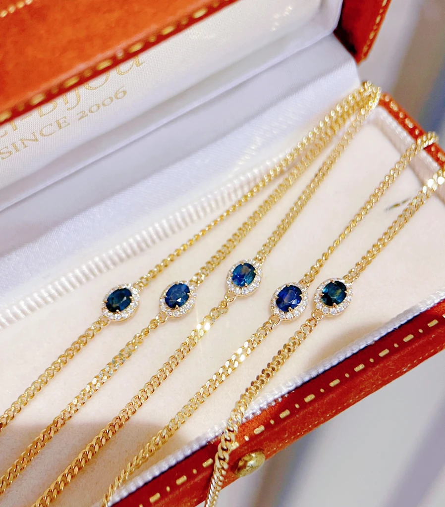 This sapphire and diamond bracelet exudes luxury...