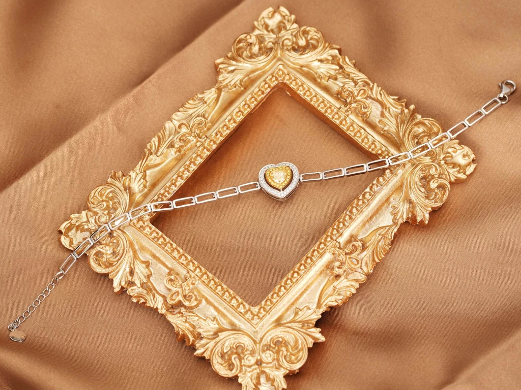 18K yellow gold heart-shaped openwork bracelet w...