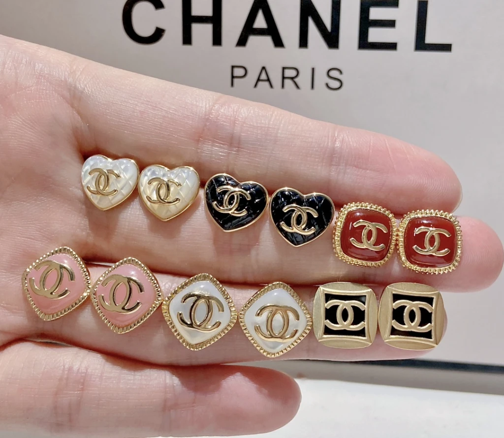 I'm really falling for these Chanel earrings 🩷 M...